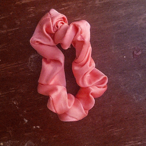 Cute Design Crunchies - Picture 5 of 5